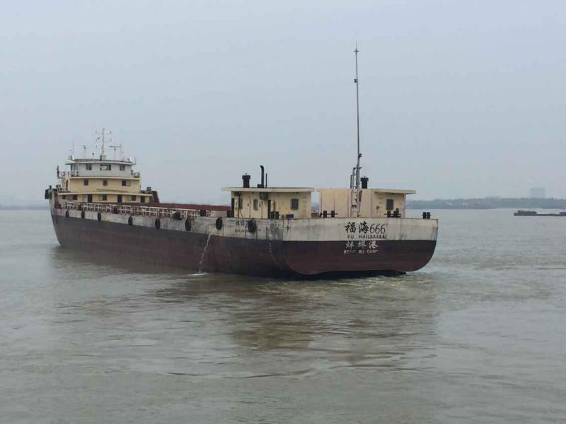 江苏省江都市腾达造船厂6108吨二手江船出售